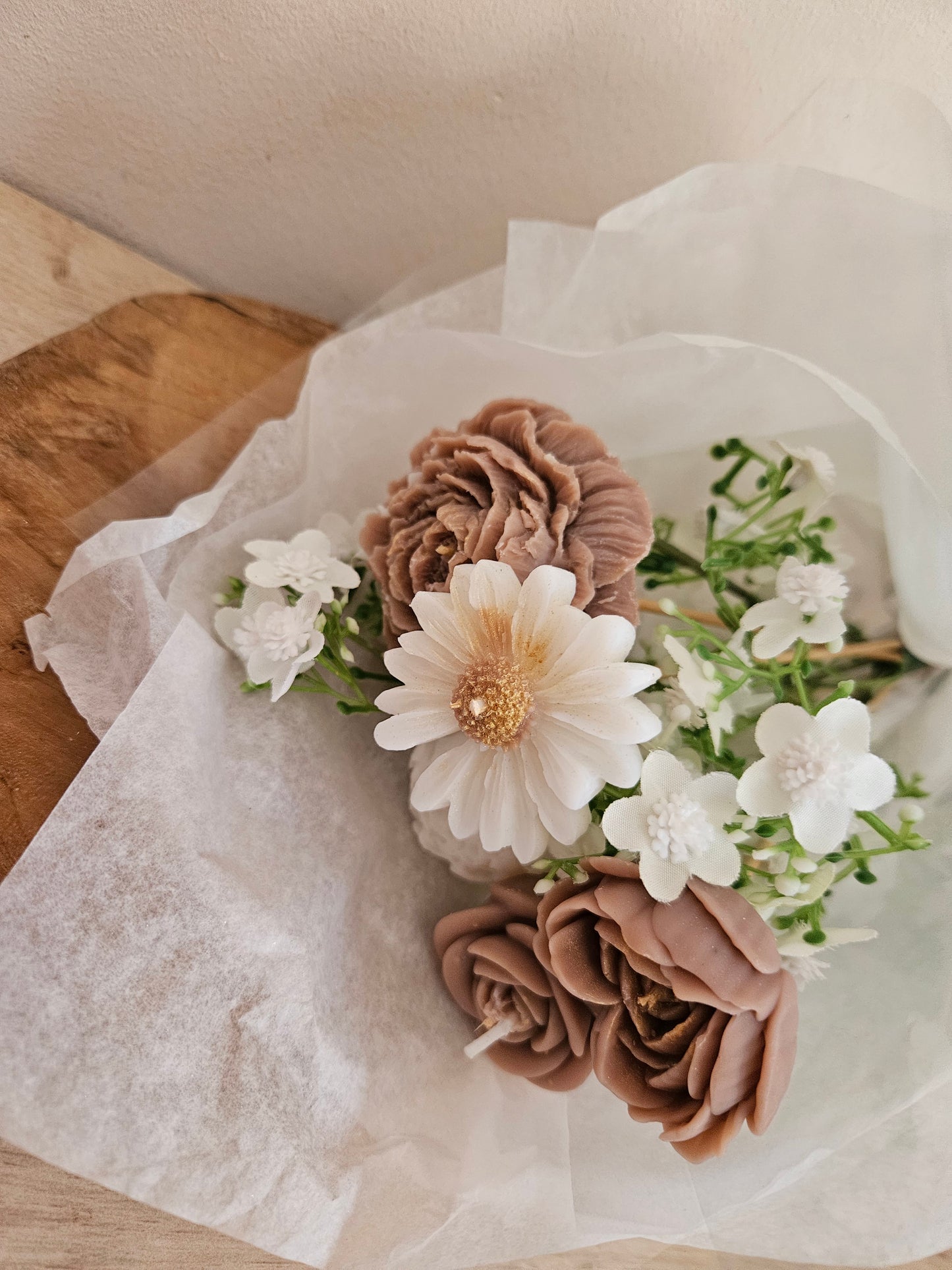 Bouquet fleurs bougie marron